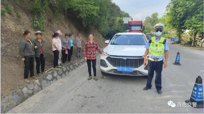 这姐在后备箱里藏人 ！被百色交警拿下 在后,后备,后备箱,藏人,百色