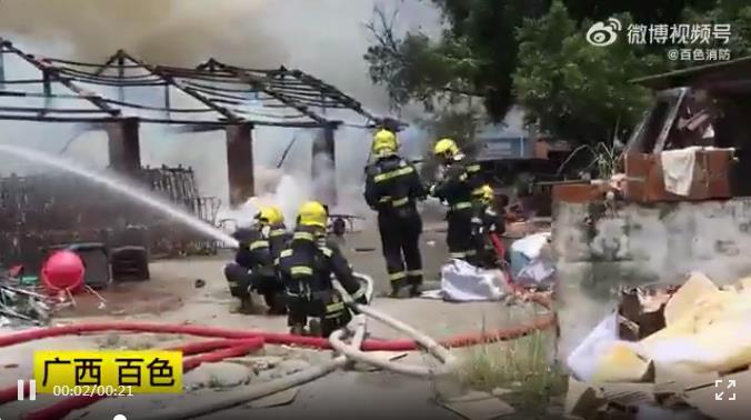 百色建华路废品回收站起火 百色,建华,建华路,华路,废品