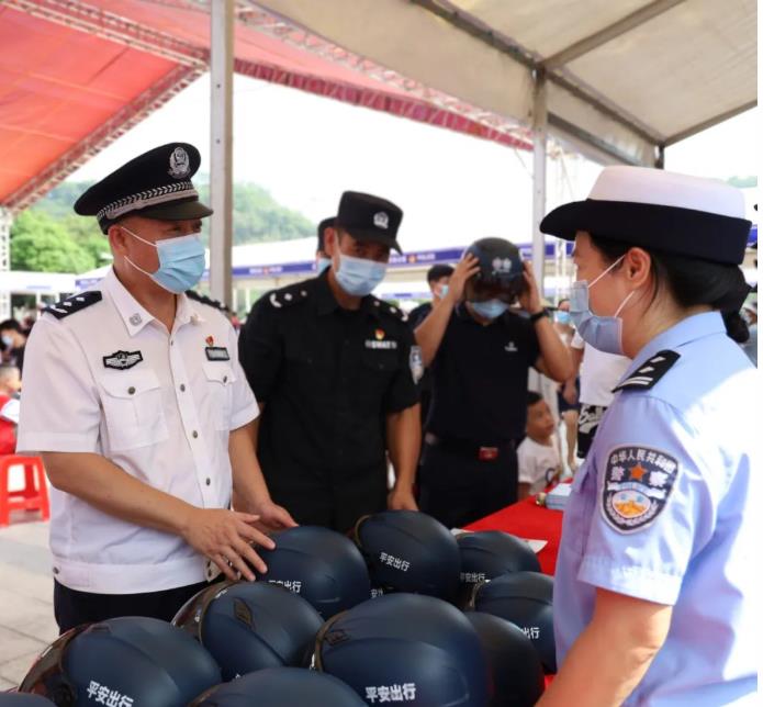 百色市公安局举办“喜迎二十大 忠诚保平安”警务宣传活动 百色,百色市,市公安局,公安,公安局