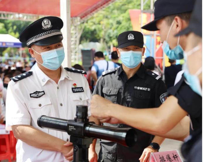 百色市公安局举办“喜迎二十大 忠诚保平安”警务宣传活动 百色,百色市,市公安局,公安,公安局