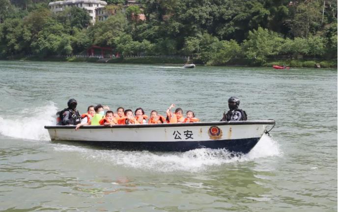 百色市公安局举办“喜迎二十大 忠诚保平安”警务宣传活动 百色,百色市,市公安局,公安,公安局