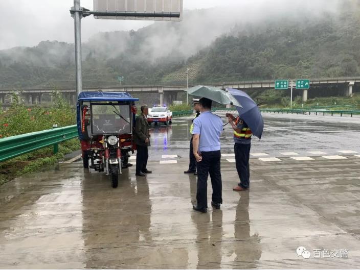 太任性！无证驾驶三轮车上高速还称“这样比较快” 太任,太任性,任性,无证,无证驾驶