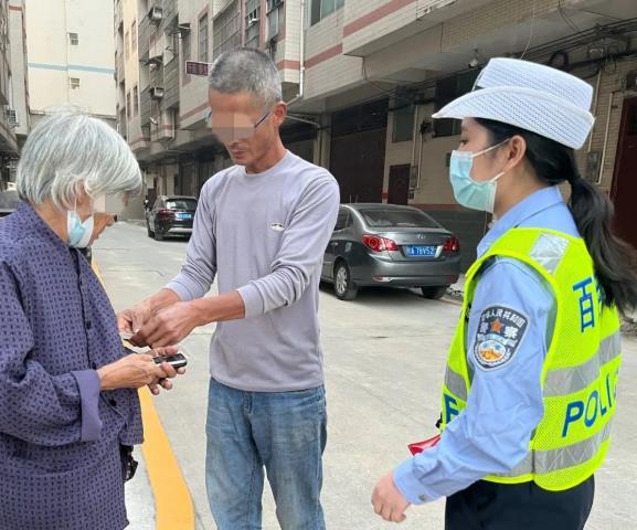 救助走失老人！百色交警 警心暖民心 救助,走失,老人,百色,交警