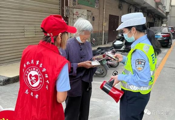 救助走失老人！百色交警 警心暖民心 救助,走失,老人,百色,交警