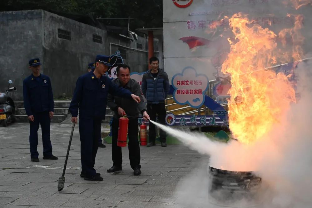 百色消防为文博单位送上“安全大餐” 