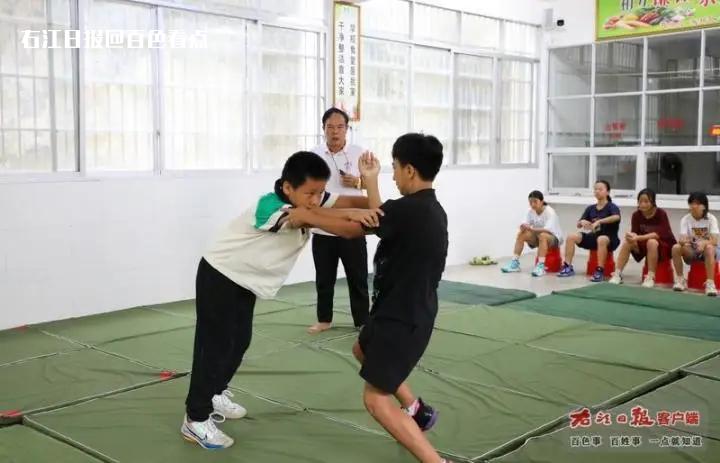 备战市运会！凌云摔跤队：苦练绝招 不惧摔打 摔跤,训练,比赛,运动员,选手