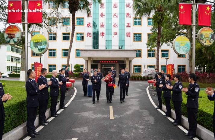 广西边检总站接续选派6名支教民警赴三江支教 支教,三江,小学,民警,广西