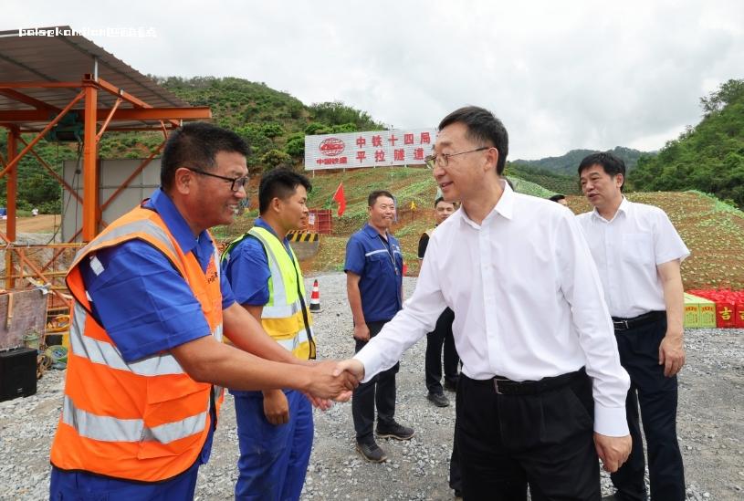 刘宁深入黄桶至百色铁路项目建设现场看望慰问一线劳动者 劳动,刘宁,全区,自治区,广大