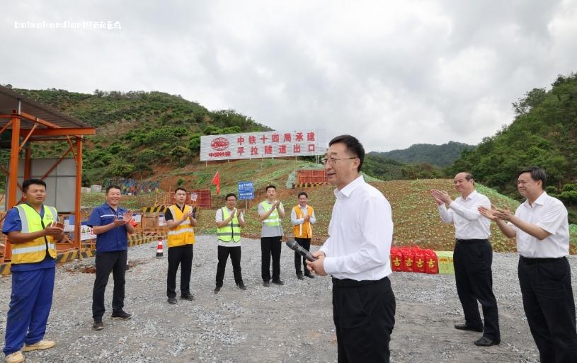 刘宁深入黄桶至百色铁路项目建设现场看望慰问一线劳动者 劳动,刘宁,全区,自治区,广大