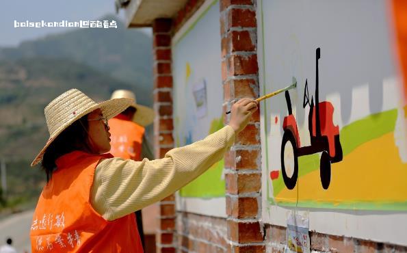 凌云县双达村：多彩墙绘让乡村充满“艺术范” 双达村,墙绘,罗希海,成为,一道