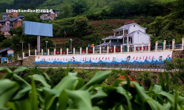 凌云县双达村：多彩墙绘让乡村充满“艺术范” 双达村,墙绘,罗希海,成为,一道