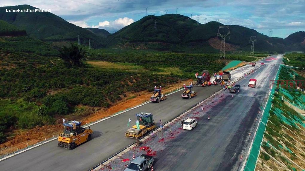 百色北环线项目水稳底基层试验段首件施工圆满完成 施工,项目,人员,水稳,路面