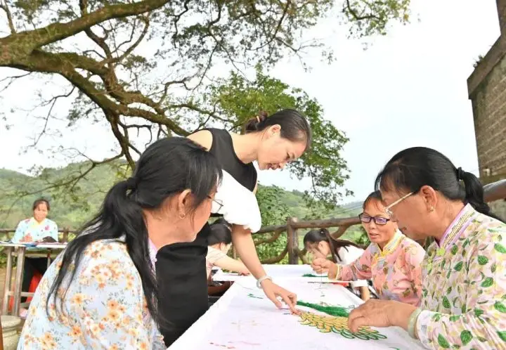 七里刺绣传承人凌漫丽：让阿奶的手艺代代相传 