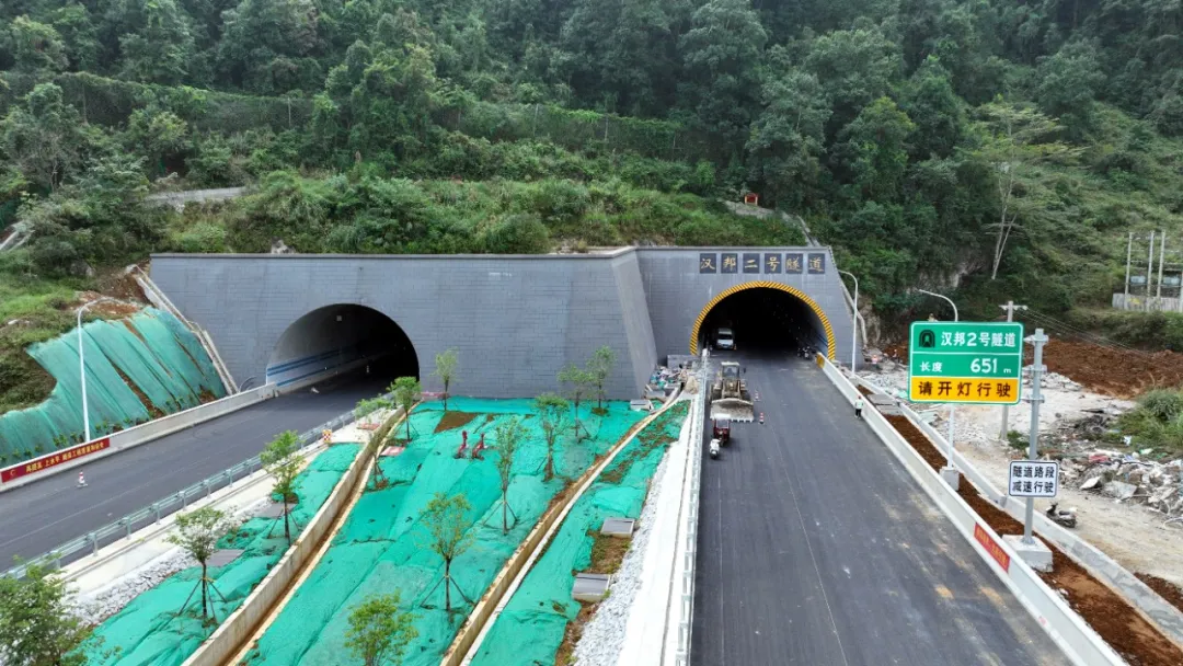 主体工程全部完成！百色这条高速公路预计年底通车 岳圩,项目,口岸,施工,attach